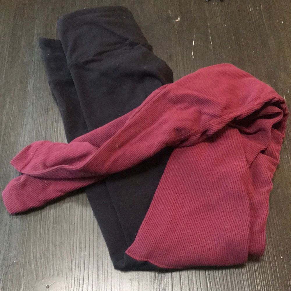 Alo goddess leggings. Maroon and black